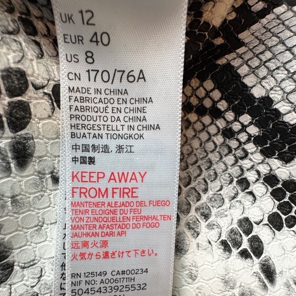 TopShop Black/White Snake Print Faux Leather Midi Pencil Skirt with Slit; Size 8 - Picture 7 of 9